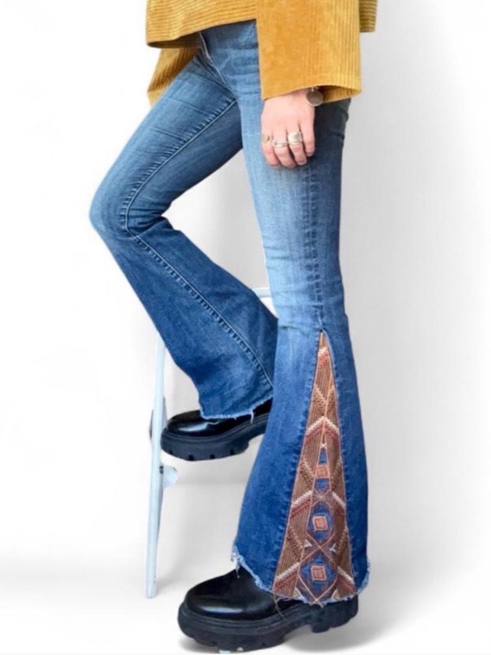 Driftwood Farrah Floral Embroidered Flare Jeans 26